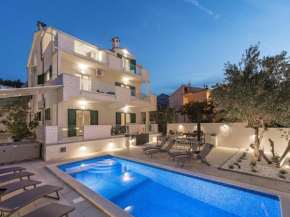 Spacious Apartment in Slatine with Terrace